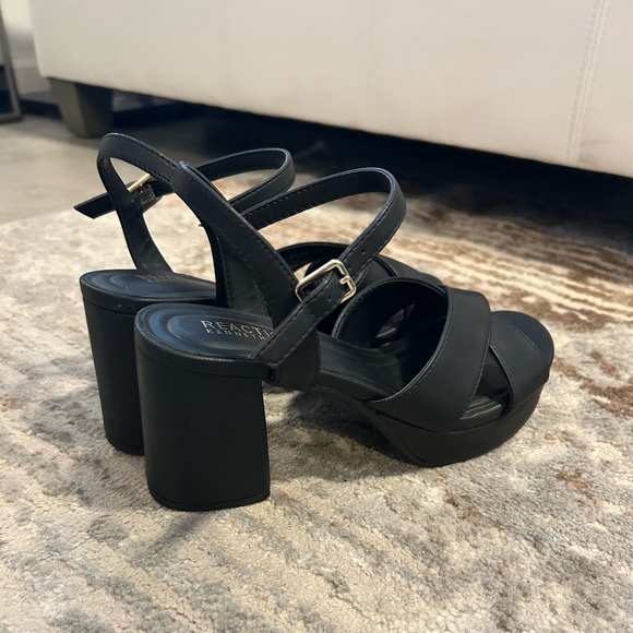 Kenneth Cole Reaction Black Platform Sandals - Picture 2 of 4